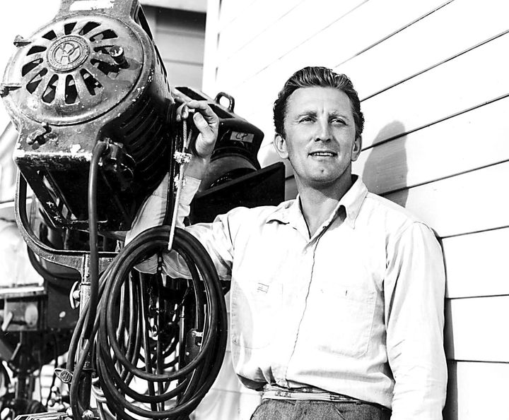 ***FILE PHOTO*** Kirk Douglas Has Passed Away At 103 Years Of Age. KIRK DOUGLAS ON THE SET OF THE JUGGLER.1953. Credit: SMPGlobe Photos / MediaPunch /IPX