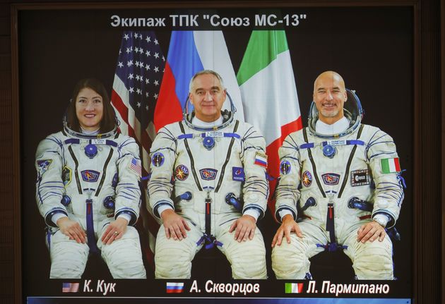 L'astronaute de la NASA Christina Koch, le cosmonaute de la Roscosmos Alexander Skvortsov et l'astronaute...