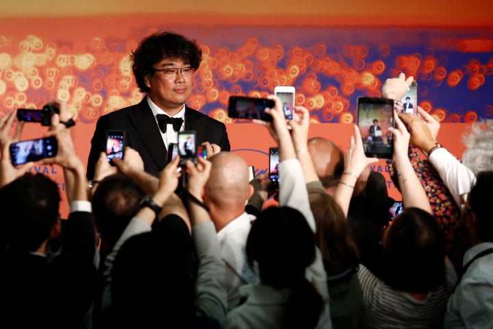 Bong Joon-Ho tras ganar la Palma de Oro en el Festival de Cannes en mayo de 2019.