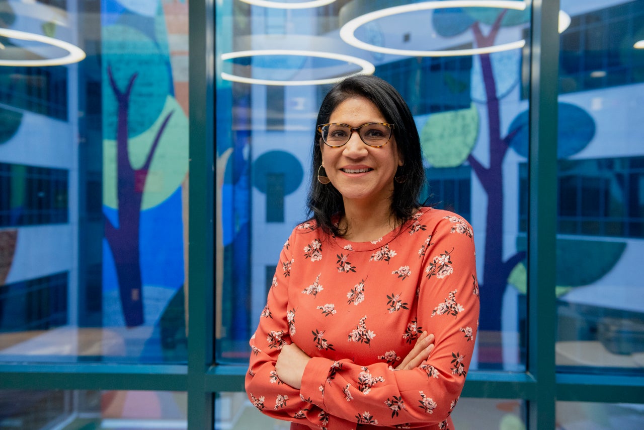 Dr. Puri uses a VR system to treat pain in sickle cell patients at St. Jude Children's Research Hospital.