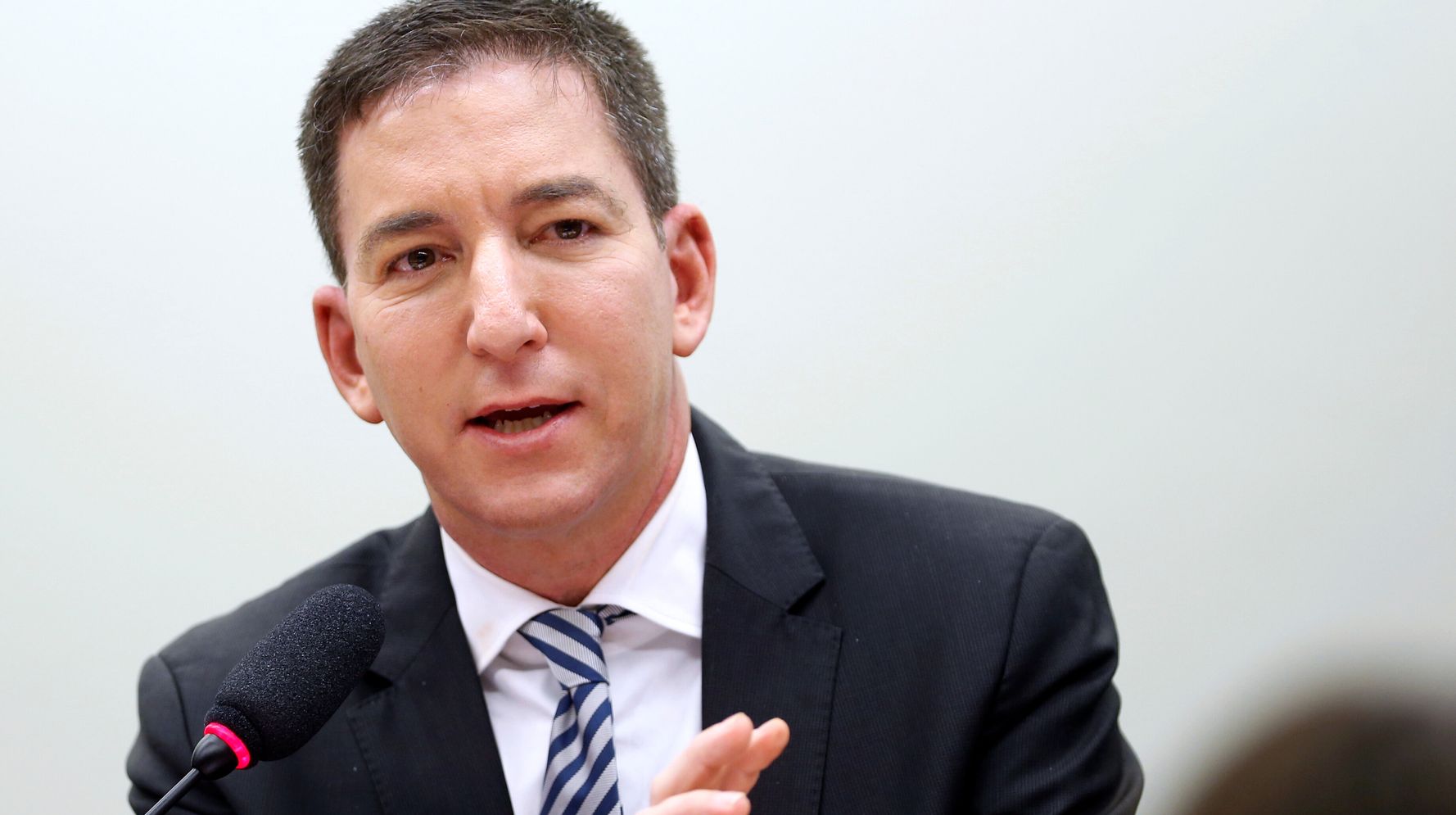 Us Journalist Glenn Greenwald Wont Face Charges For Now Brazil Judge Rules Huffpost 0753