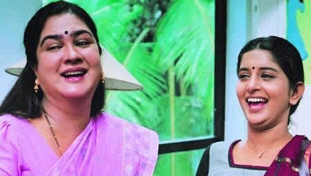 Urvashi and Meera Jasmine in 'Achuvinte Amma' (2005)