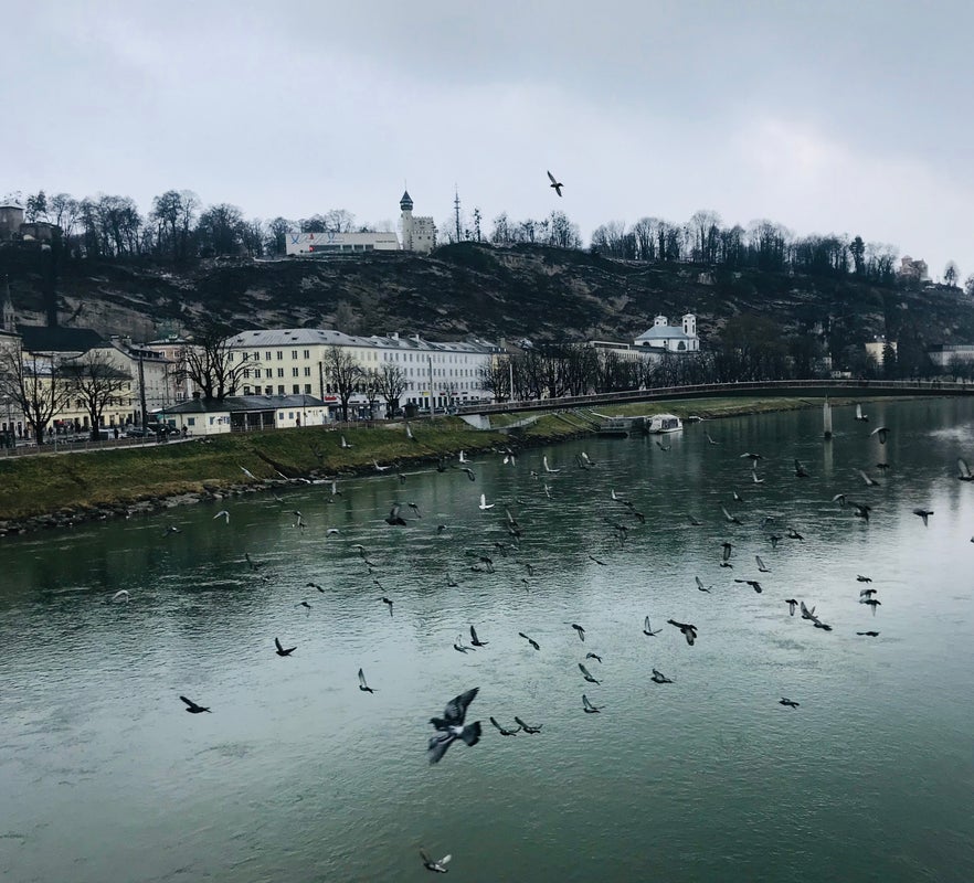 Η ομορφιά που χαρίζει σε πόλη, το ποτάμι που τη χωρίζει στα δύο