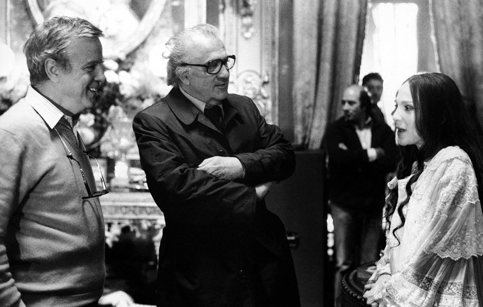 Ο Φράνκο Τζεφιρέλι μαζί με τον Φρεντερίκο Φελίνι