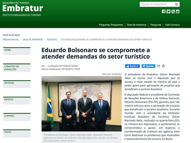 O filho 02 do presidente, deputado Eduardo Bolsonaro, também ganhou espaço de destaque no portal da Embratur.