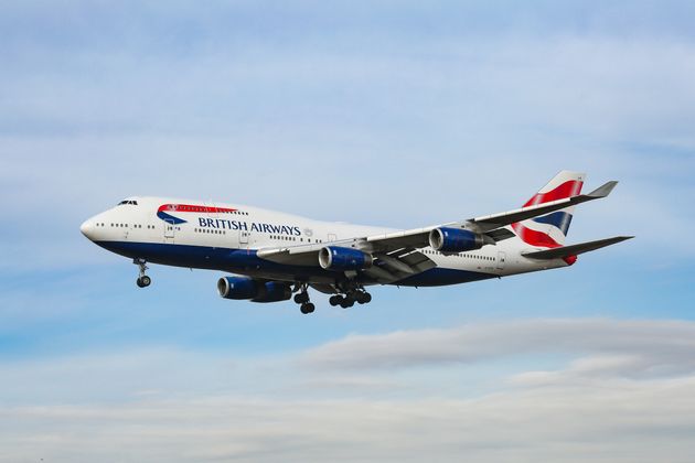 C'est un Boeing 747 de la British Airways qui a battu le record (hors vols supersoniques) de la traversée...