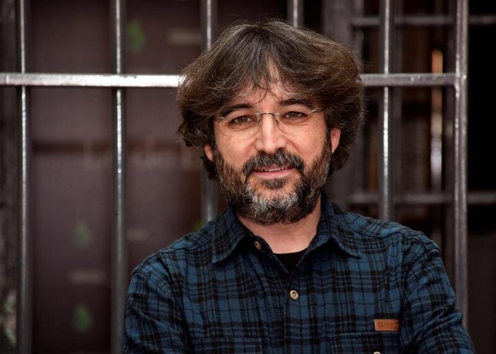 El periodista catalán y presentador de televisión Jordi Évole posa para el fotógrafo durante la presentación de su nuevo proyecto en laSexta, "Lo de Évole", este miércoles en Segovia. EFE/Pablo Martín