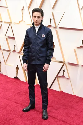 Eminem Surprises Oscars 2020 Crowd in All-Black Jordan Sneakers – Footwear  News