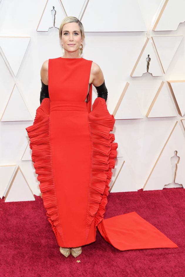 Kristen Wiigs Lasagna Dress At The 2020 Oscars Has Twitter Feeling Saucy