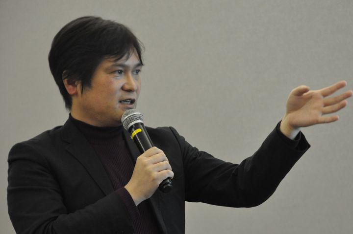 講演する大阪大学非常勤講師の井出草平さん