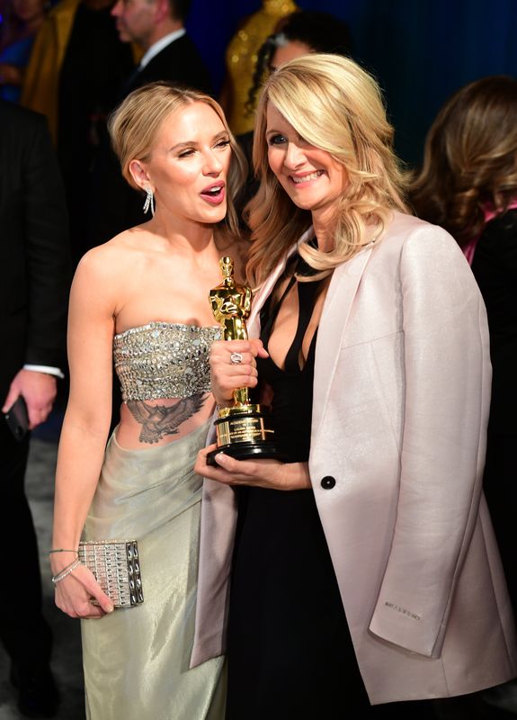 Laura Dern celebrated her win with pal Scarlett Johansson