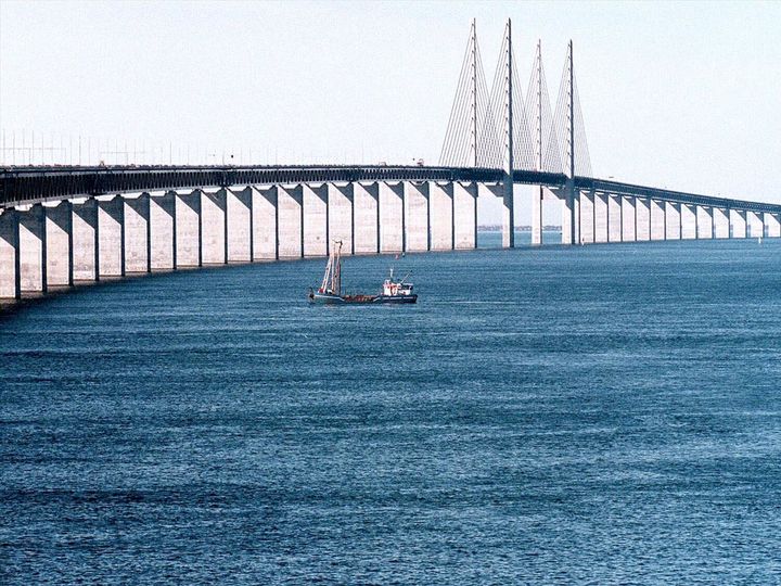 It could be modelled on the Oresund bridge between Denmark and Sweden