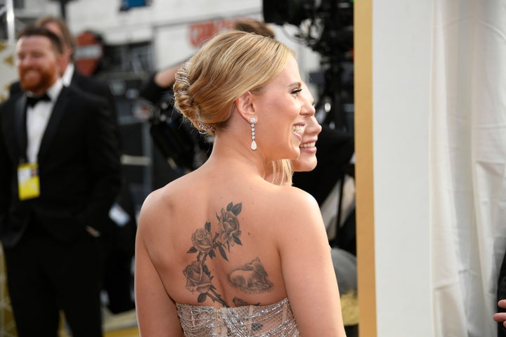 Scarlett Johansson's Oscars Look Was All About Her Massive Back Tattoos | HuffPost Entertainment Scarlett Johansson's Oscars Look Was All About Her Massive Back Tattoos | HuffPost Entertainment