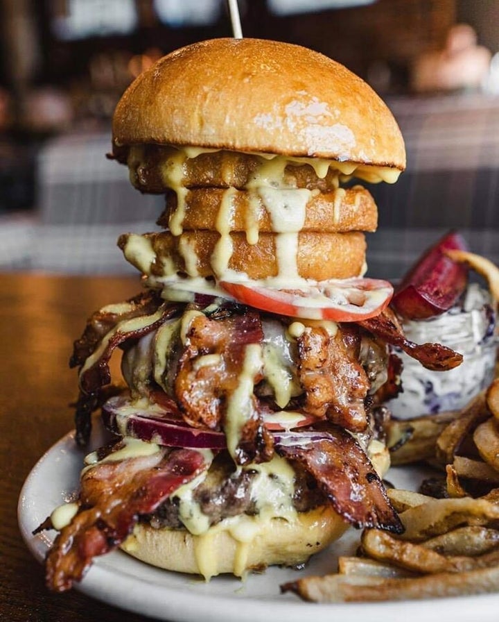 Le burger «OMG» de La Belle et la Boeuf.