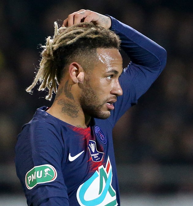 Neymar s'est rasé la tête et n'a plus sa coupe rose | Le ... Neymar s'est rasé la tête et n'a plus sa coupe rose | Le ...