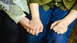 家族が闇じゃなくなった。トランスジェンダーのカップルが、結婚を求めて国と闘うことにした理由