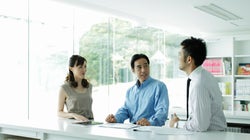 約9割の人が、異業種への転職に興味があると回答。しかし、懸念するポイントも…