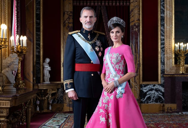 Letizia, Felipe e figlie hanno un nuovo album ufficiale (e Leonor già posa da