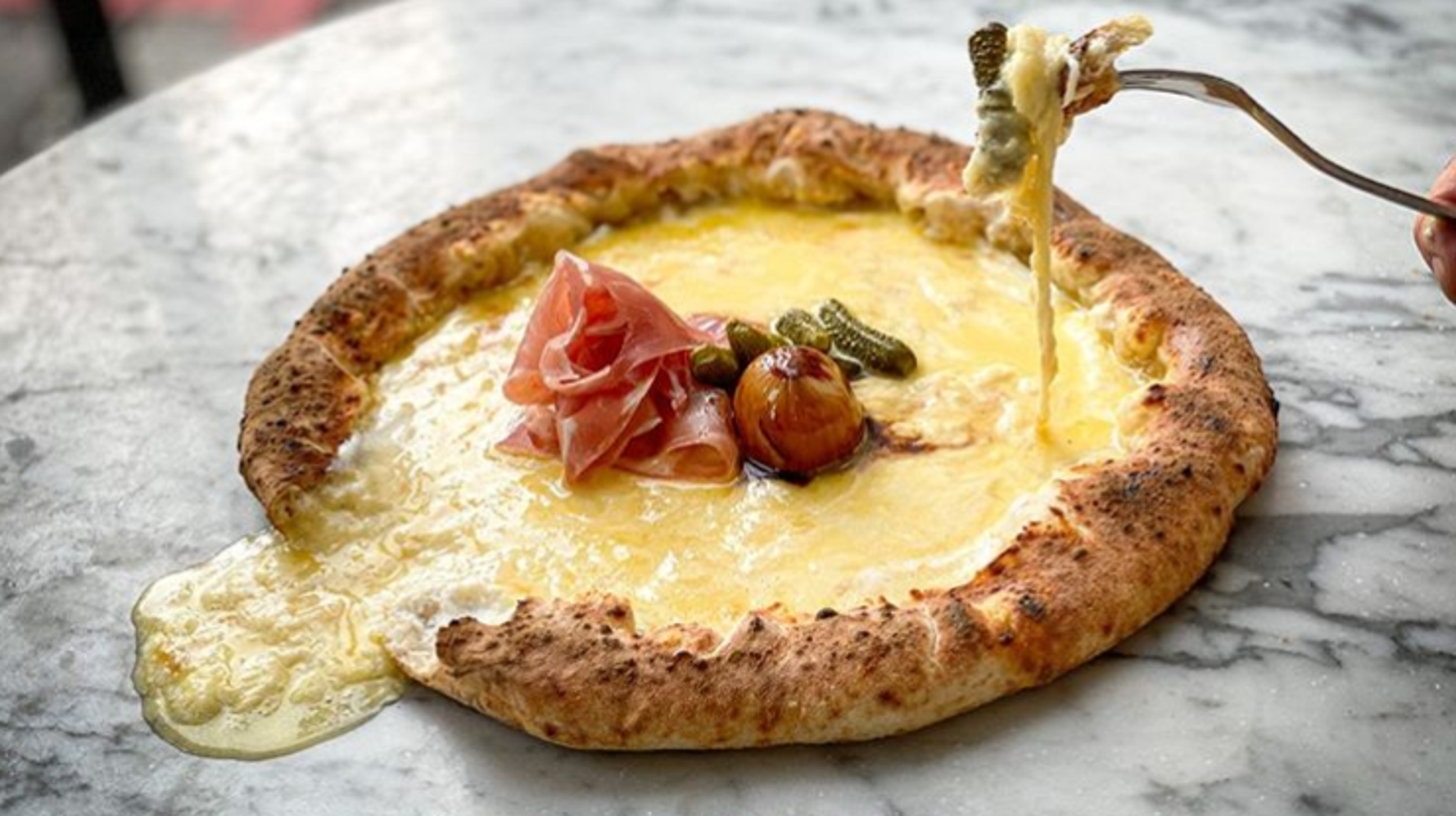 Pizza Ou Fondue Ce Resto Londonien A Decide De Ne Pas Choisir Le Huffington Post Life