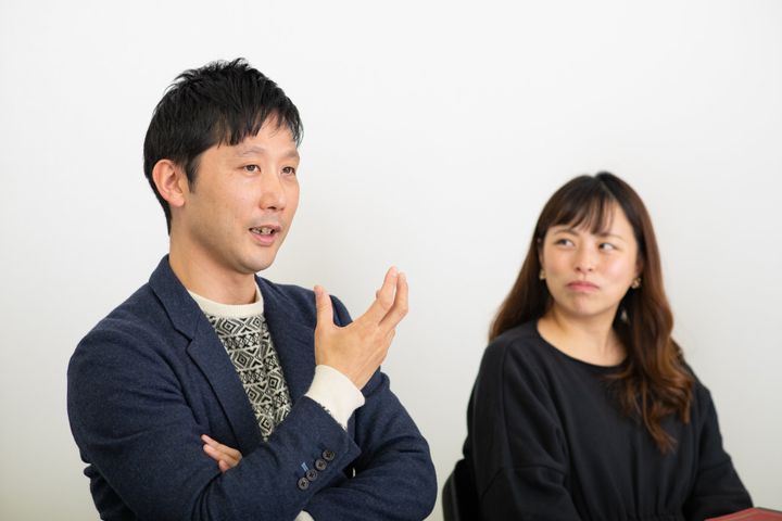 街づくりについて語る、田中俊之さん（左）