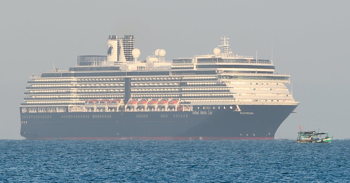 Refoule A Cause Du Coronavirus Ce Bateau De Croisiere Accoste Au Cambodge Le Huffpost