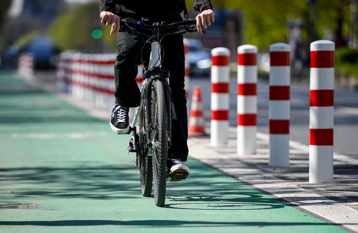 Separated, protected bicycle lanes are safer for cyclists and drivers.