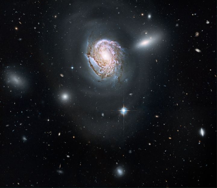 Ο σπειροειδής γαλαξίας NGC 4911