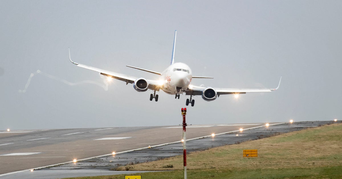 Here's What Your Pilot's Thinking When They're Landing A Plane Sideways