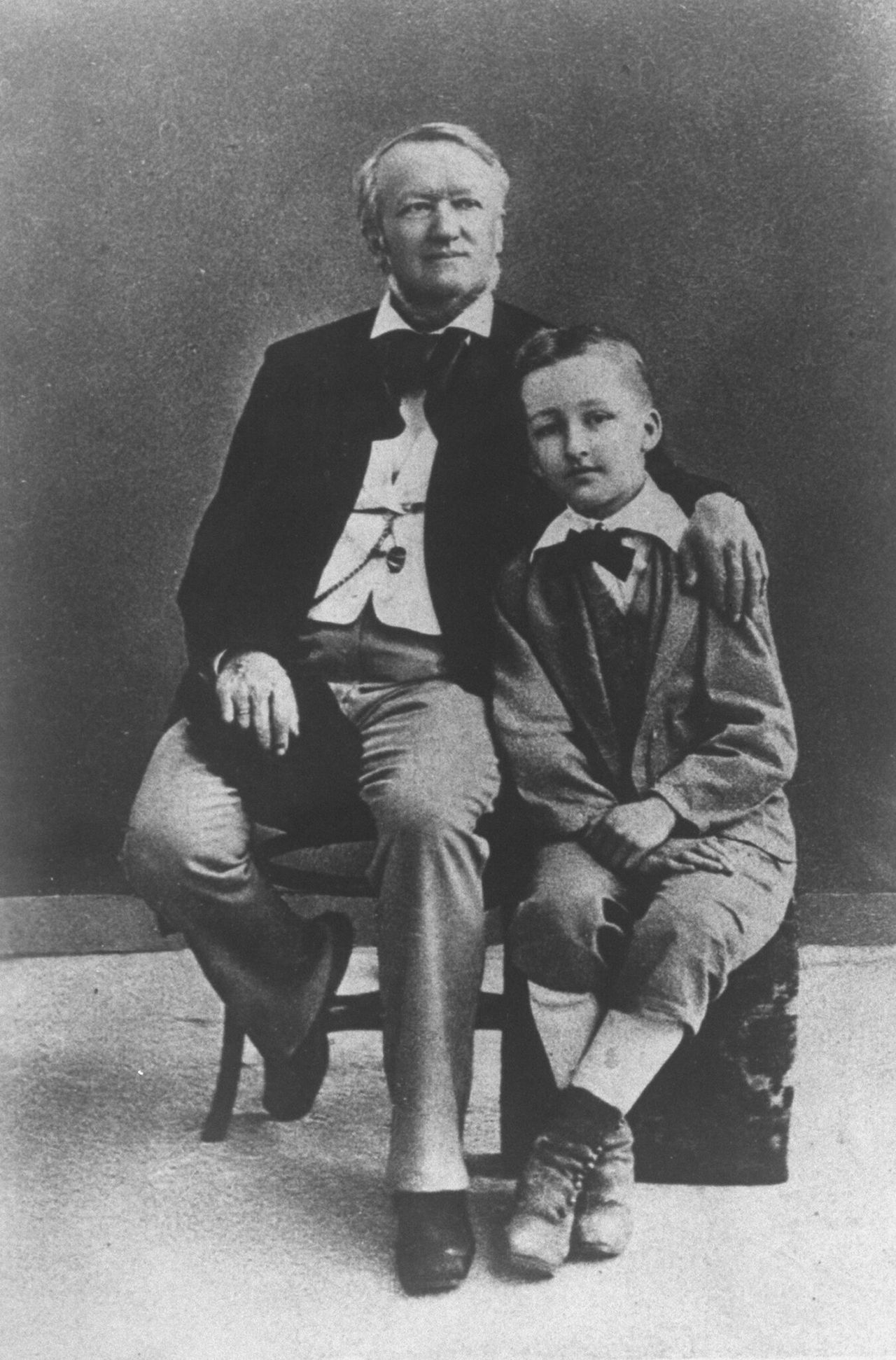 Ο Βάκνερ με τον γιό του Ζίγκφριντ. (Photo by Time Life Pictures/Mansell/The LIFE Picture Collection via Getty Images)