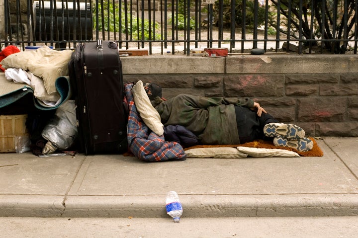 La portion visible de l'itinérance n'est que la pointe de l'iceberg. De nombreuses personnes sans domicile fixe passeront peu ou pas de temps dans la rue.