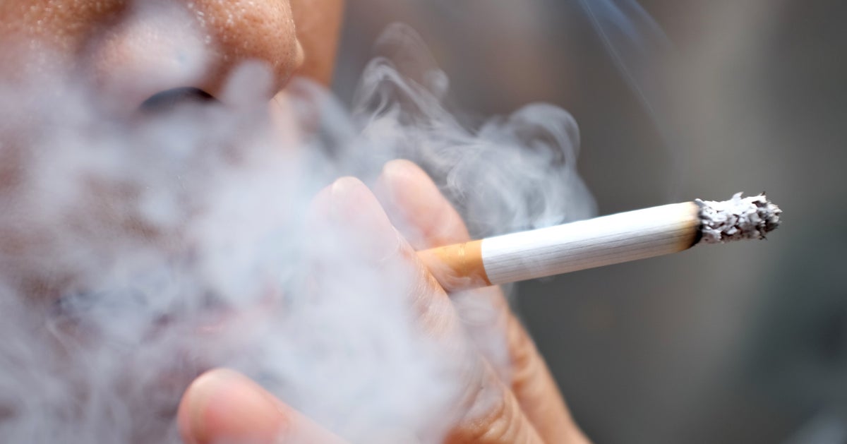 El ministro de Sanidad prevé revisar la ley del tabaco El ministro de Sanidad prevé revisar la ley del tabaco