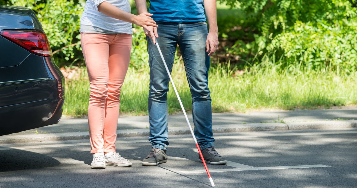 Blind man saving lady jogger. Girl hit blind man. слепой человек с тростью. Blind man saving lady jogger. слепой человек.