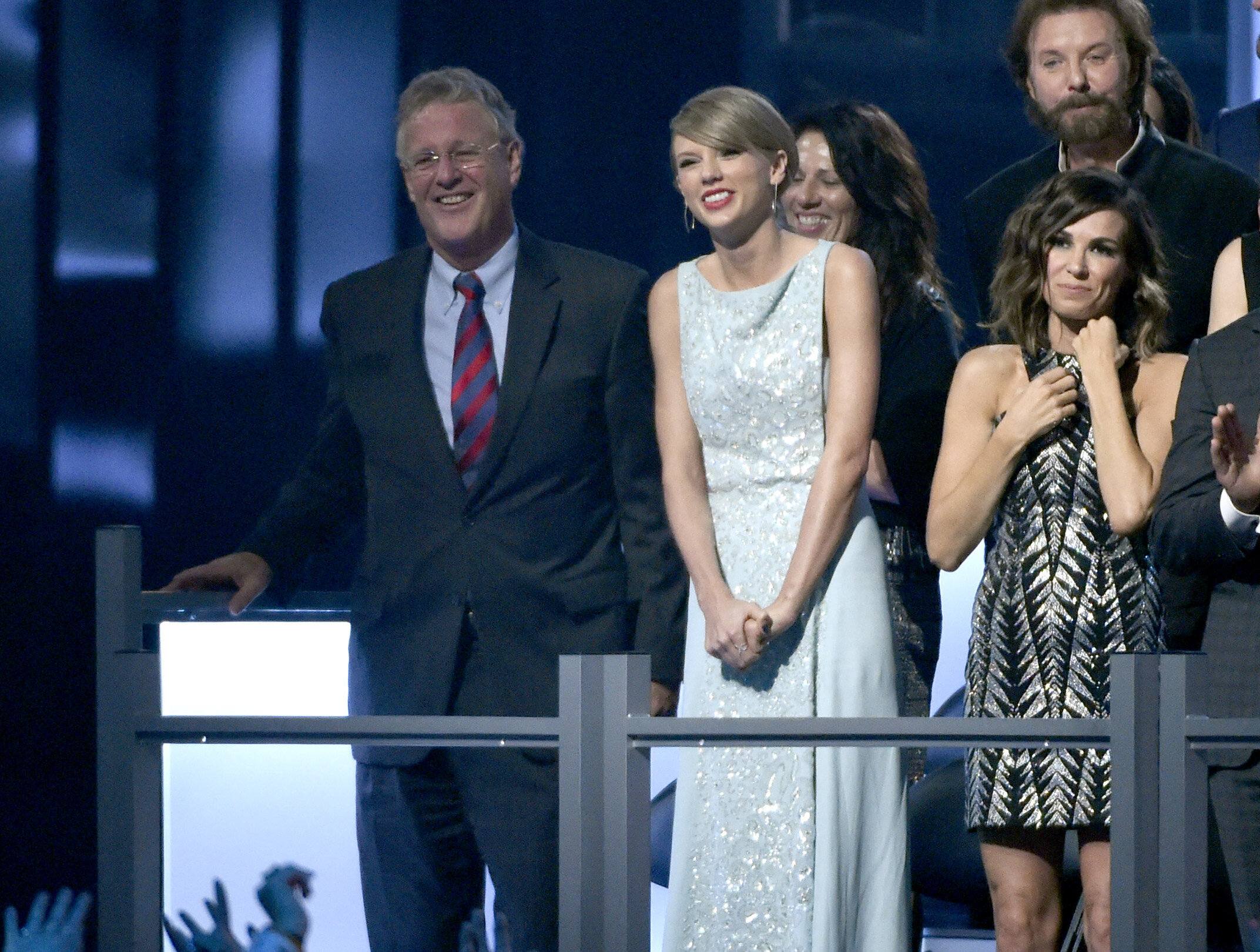 Taylor Swift’s Dad Fights Off Burglar In Florida Home | HuffPost