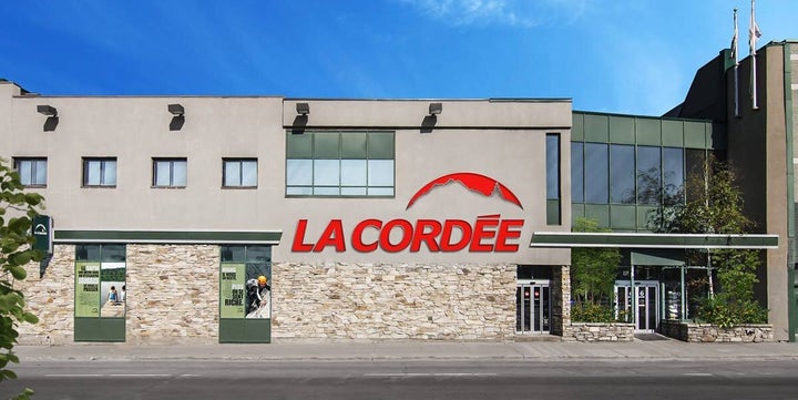 La Cordée compte quelque 400 employés répartis dans cinq magasins, dont l'enseigne La Vie Sportive, à Québec, acquise en 2018. L'entreprise exploite également deux boutiques sur l'île de Montréal, deux autres à Laval et une à Longueuil.