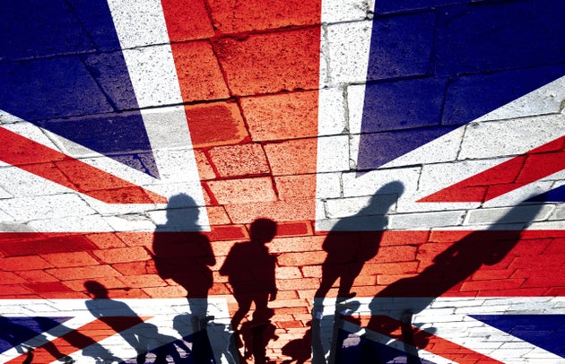 Niente Visti Ai Lavoratori Non Qualificati E A Chi Non Parla Inglese Le Nuove Regole Di Londra Sull Immigrazione L Huffpost
