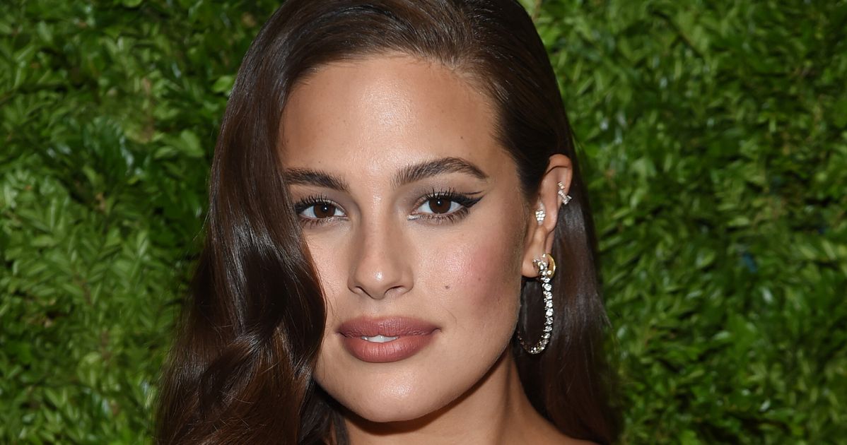 Ashley Graham Embraces Post-Baby Stretch Marks In Beautiful Instagram Pic