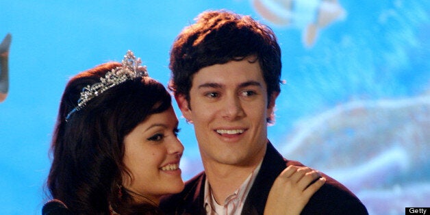 UNSPECIFIED - AUGUST 03: Medium shot of Rachel Bilson as Summer embracing Adam Brody as Seth. (Photo by Michael Yarish/Warner Bros./Getty Images)