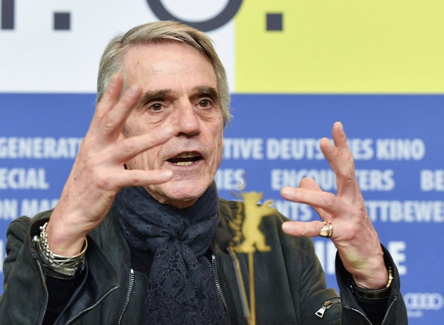 O Τζέρεμι Άιρονς απαντά για τους γάμους ομόφυλων ζευγαριών και τις