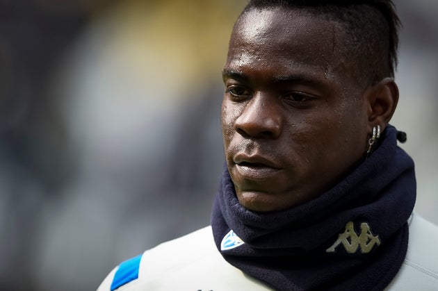 "Coi soldi di Balotelli compro 2 Ferrari". Così legale della ragazza che lo accusa. Poi si scusa