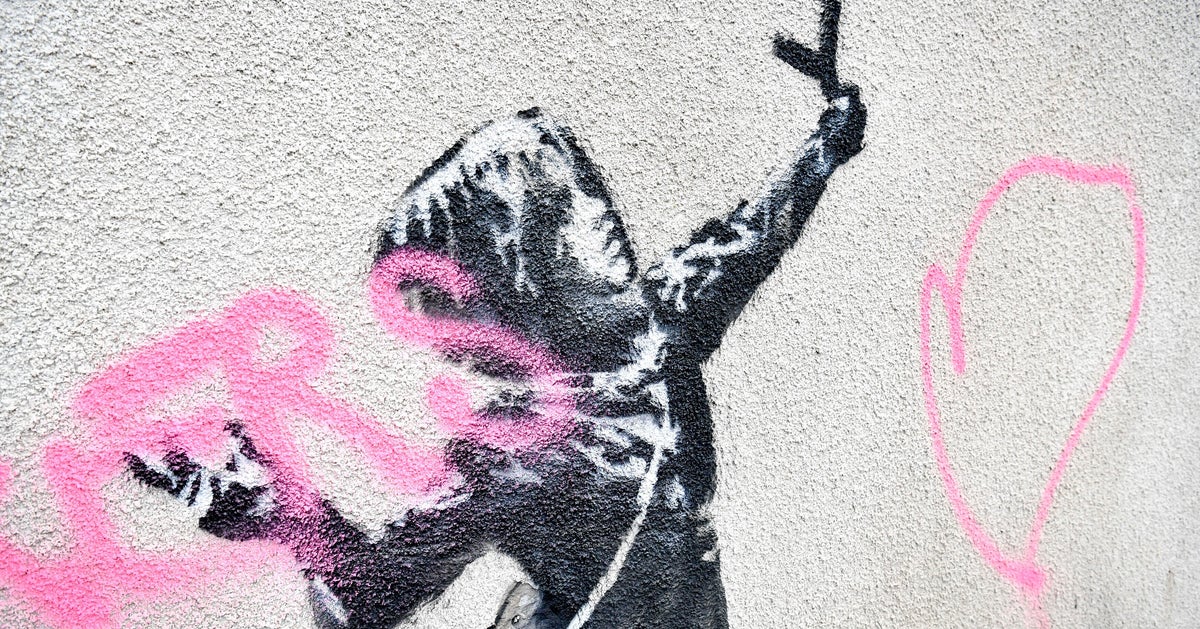 Banksy Se Rejouit Que Son œuvre De La Saint Valentin Ait Ete Vandalisee Le Huffpost