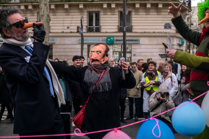 Διαδηλωτές στο Παρίσι αντιδρούν στις προτάσεις αλλαγής του ασφαλιστικού. 20 Φεβρουαρίου 2020.