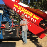 Il voulait prouver que la Terre est plate, mais meurt dans sa fusée