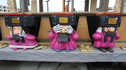 Accusé d’antisémitisme, ce carnaval belge persiste et dit vouloir “rire de