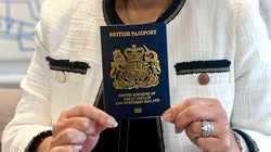 Voilà le nouveau passeport britannique post-Brexit (100% fabriqué dans l’Union