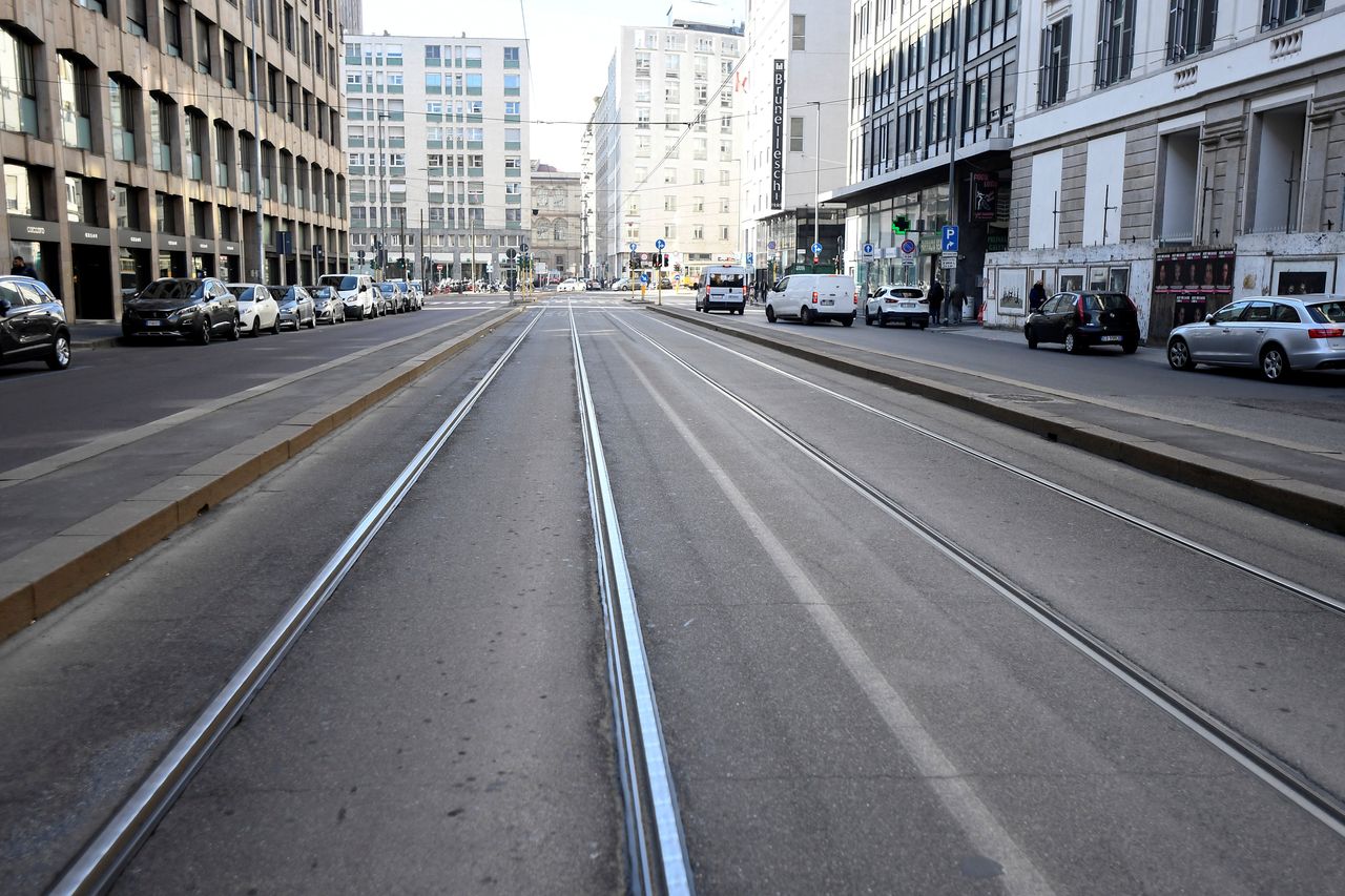 Ένας άδειος δρόμος στο Μιλάνο, 24 Φεβρουαρίου, 2020. REUTERS/Flavio Lo Scalzo