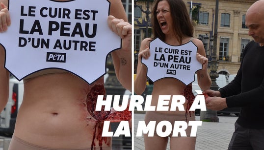 Pendant la Fashion Week, une militante de Peta fait mine de s’arracher la
