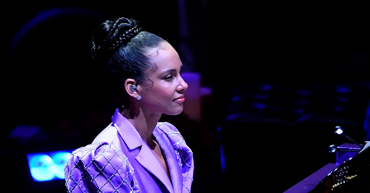 Alicia Keys Performs Song Kobe Bryant Learned To Play For Vanessa Bryant At Memorial