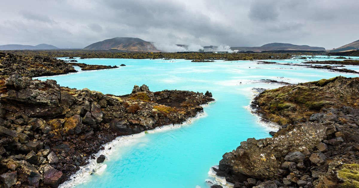 Где лагуна. Blue Lagoon Исландия. Голубая Лагуна Исландия фото. Голубая Лагуна Камчатка. Фото голубой лагуны в Исландии.