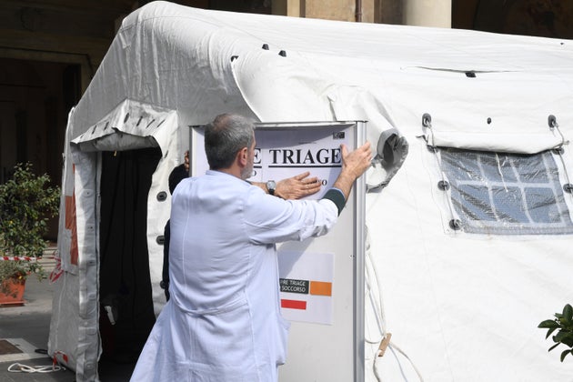 "Quarantena per chi è stato nelle zone rosse negli ultimi 14 giorni"