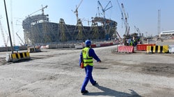 Mondial-2022 au Qatar: Vinci visé par une enquête pour “travail